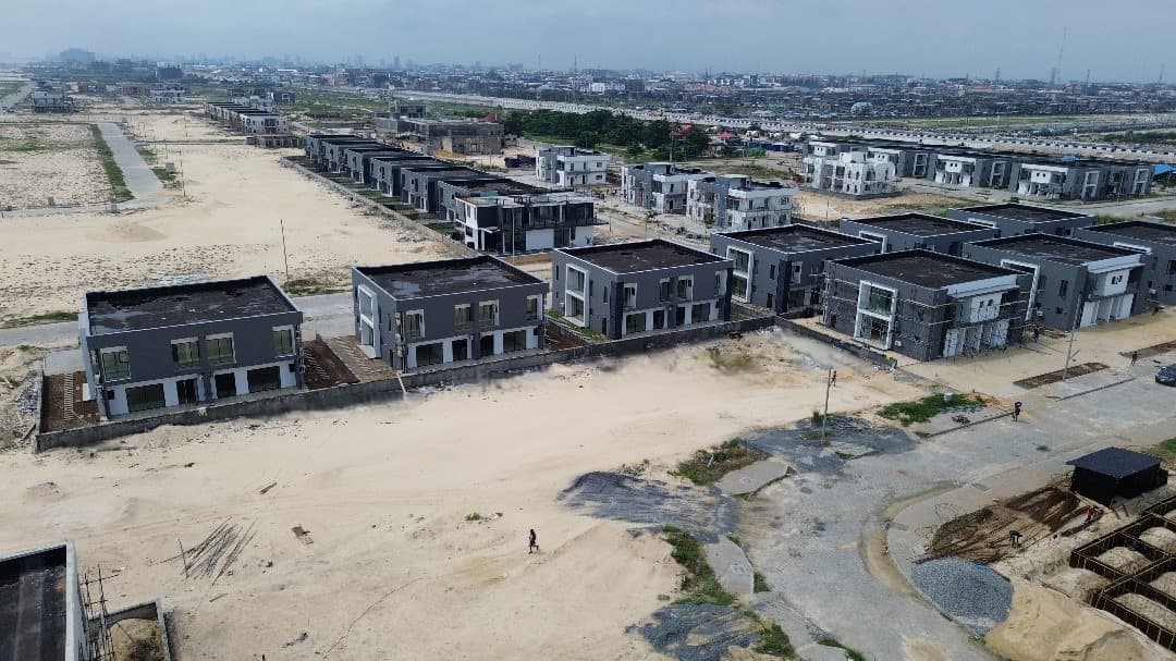 Duplexes at Maiyegun Beach Estate — image 18
